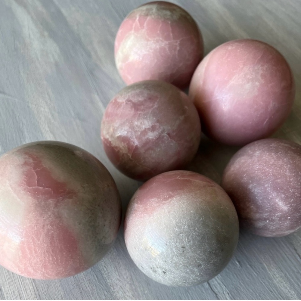 Pink opal sphere - Picture 8 of 9